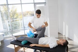 فیزیوتراپی شکستگی لگن در منزل