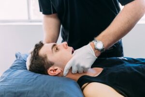 فیزیوتراپی فک در منزل