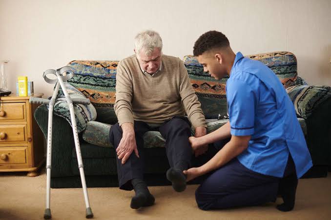 فیزیوتراپی پای شکسته در منزل